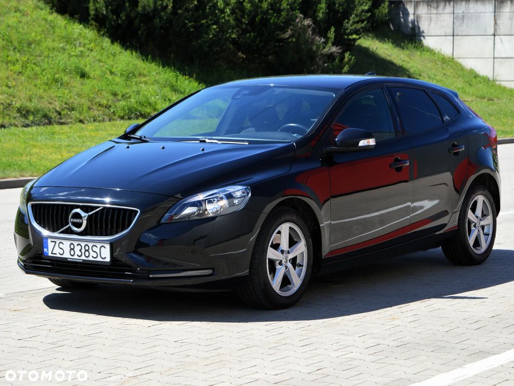 Volvo V40 T2 Momentum - 1