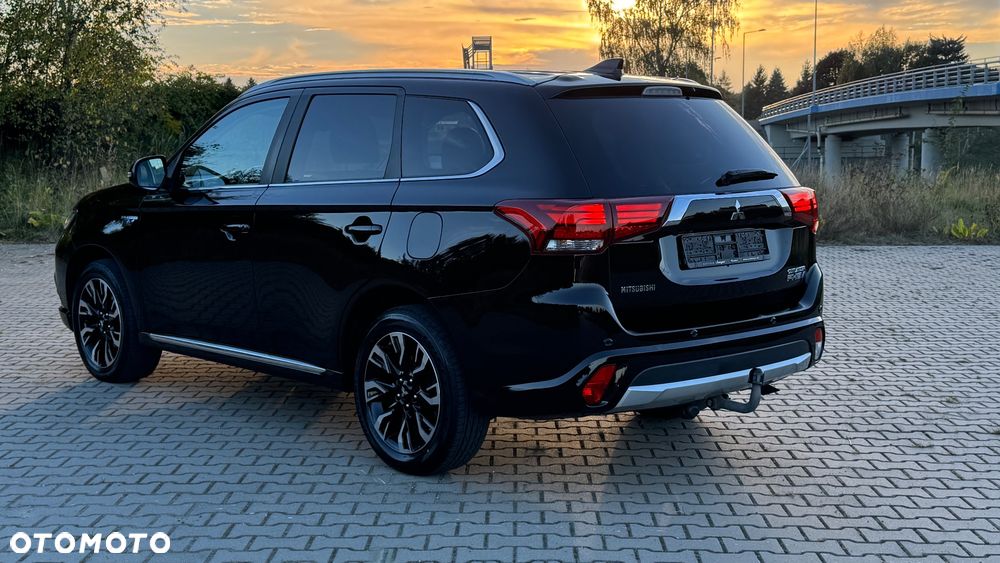 Mitsubishi Outlander 2.0 4WD Top - 9