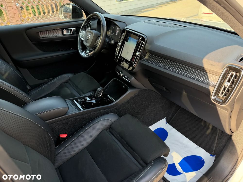 Volvo XC 40 T5 AWD R-Design - 11