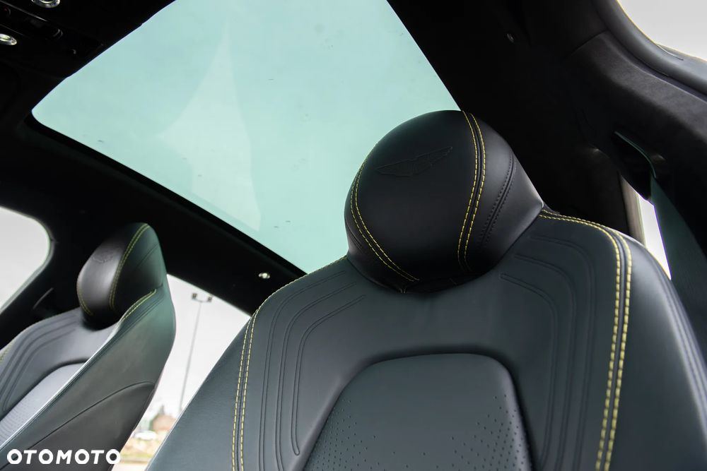 Aston Martin DBX - 33
