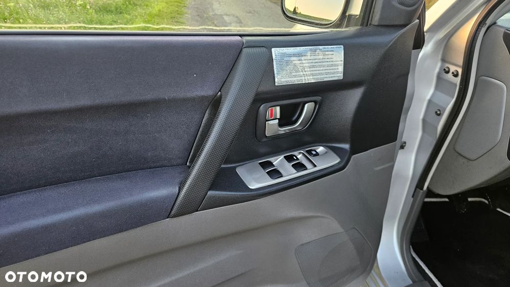 Mitsubishi Pajero - 10