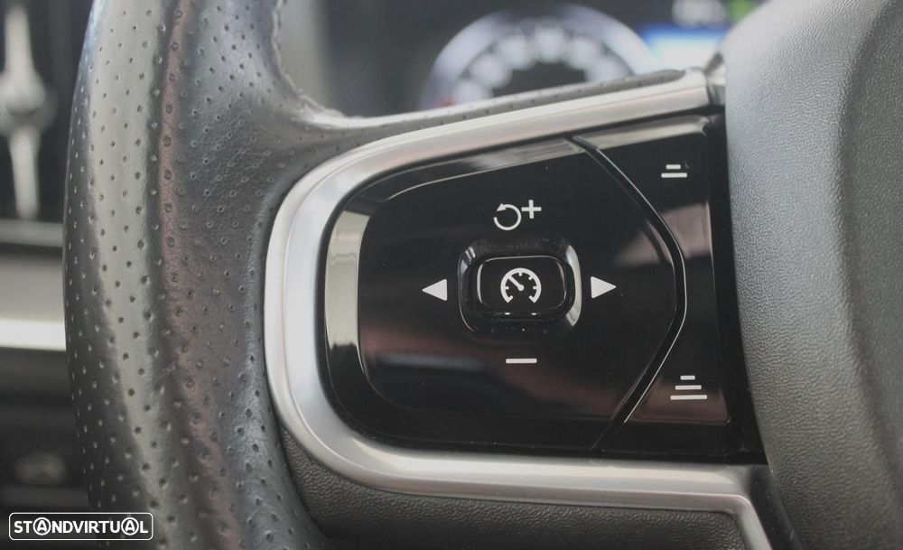Volvo XC 60 2.0 T8 PHEV R-Design AWD - 36