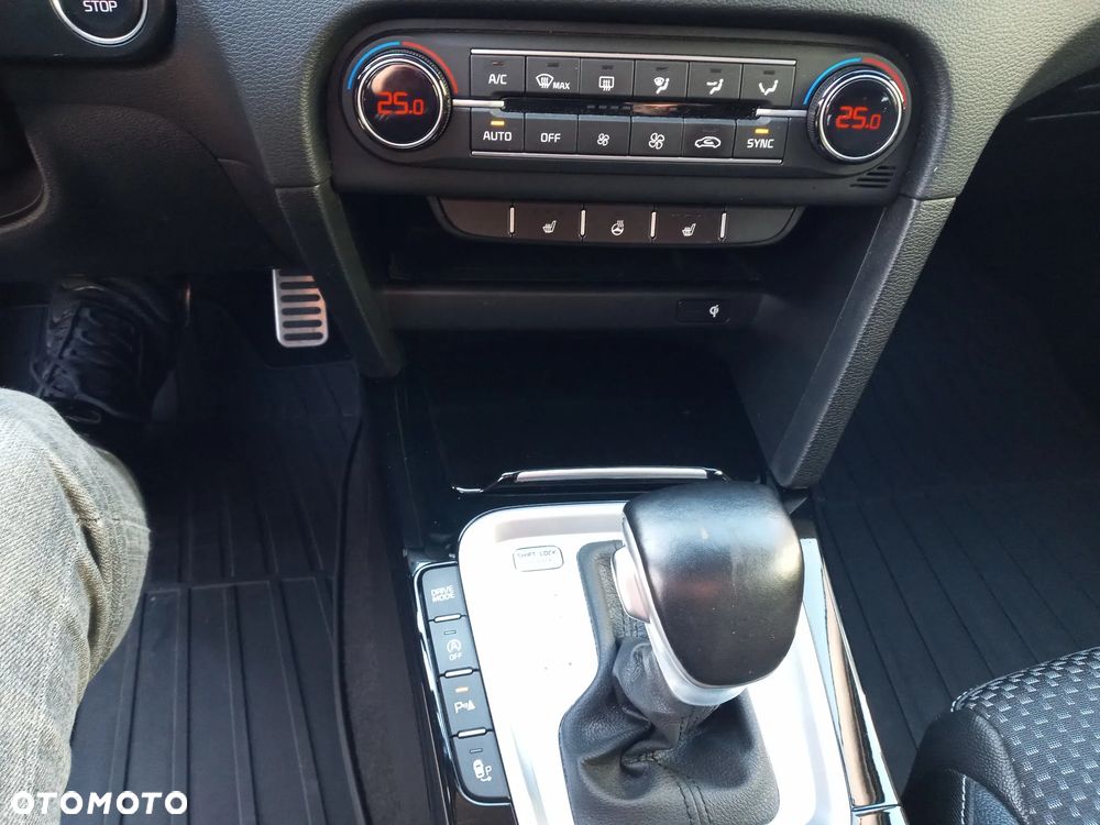 Kia Ceed 1.6 CRDi SCR L Business Line DCT - 22