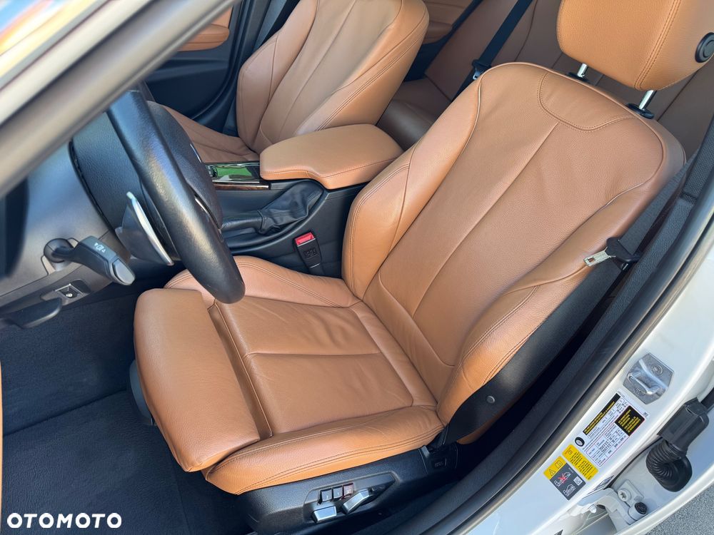 BMW Seria 3 330e iPerformance Luxury Line - 29