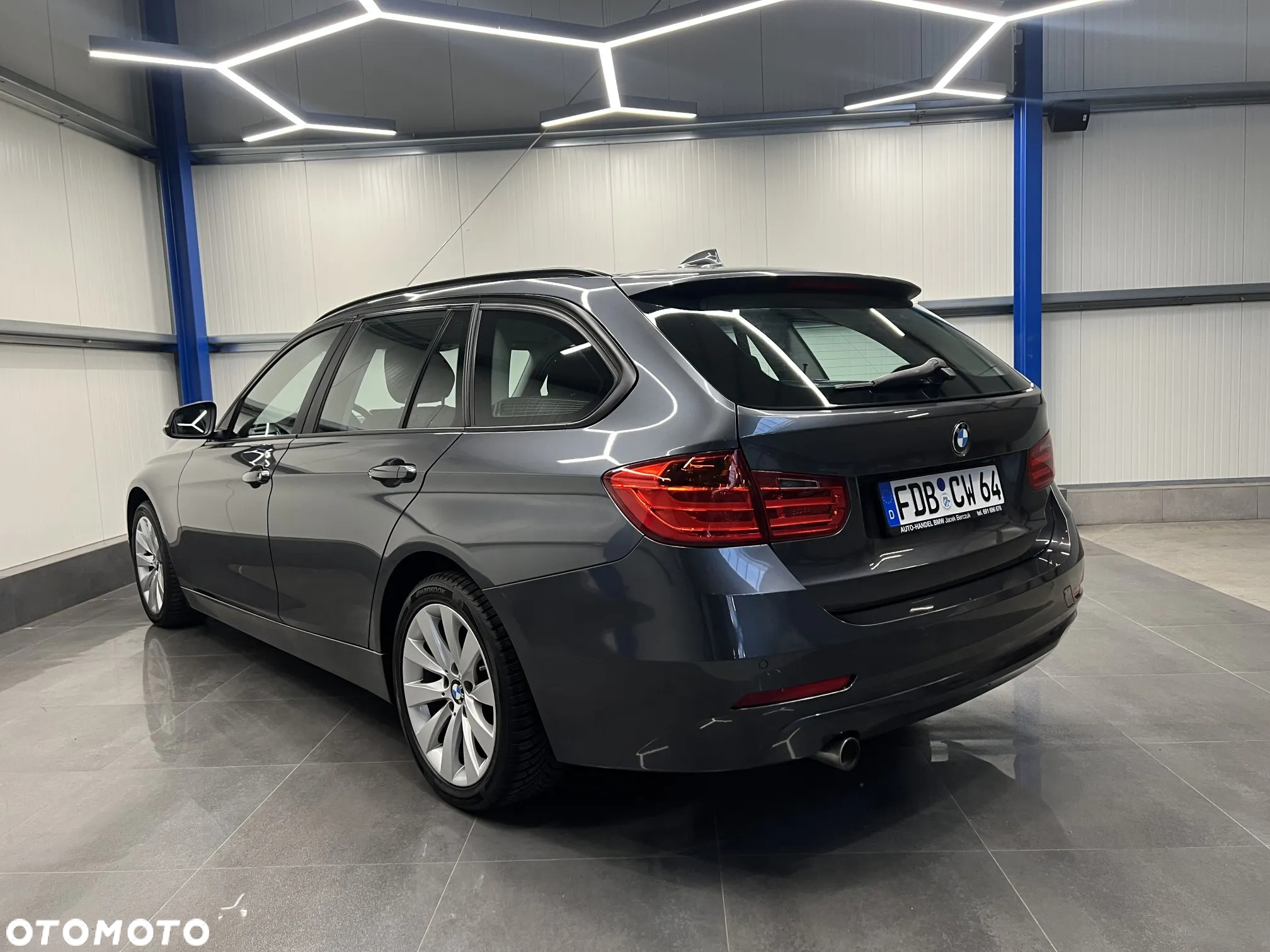 BMW Seria 3 318d DPF Touring - 13