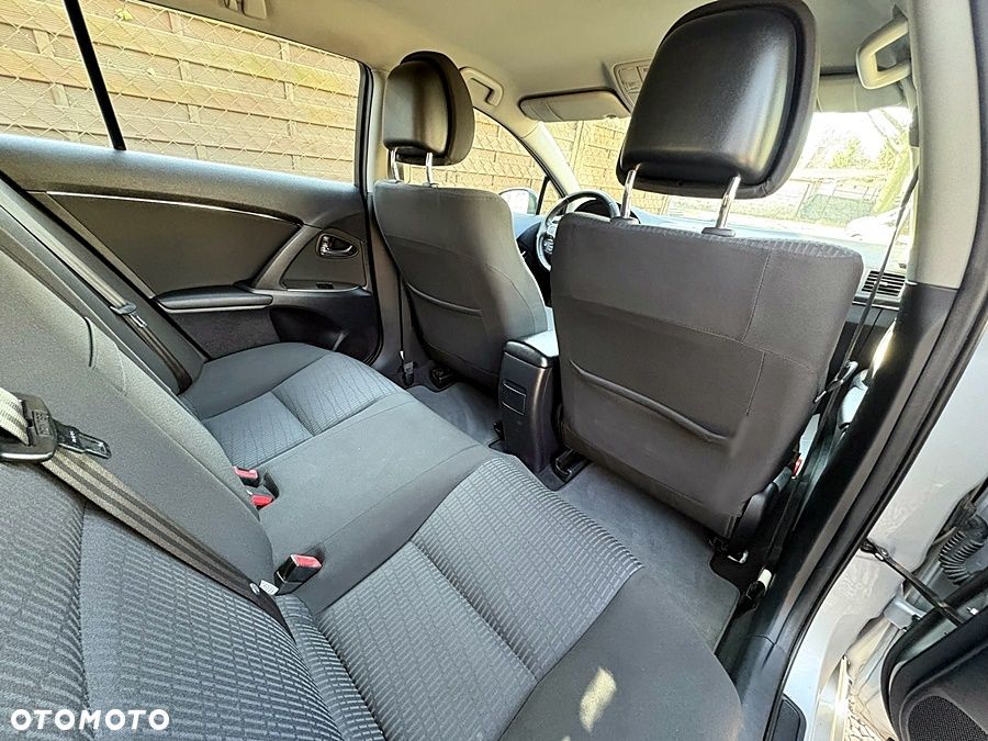 Toyota Avensis 2.0 D-4D - 27