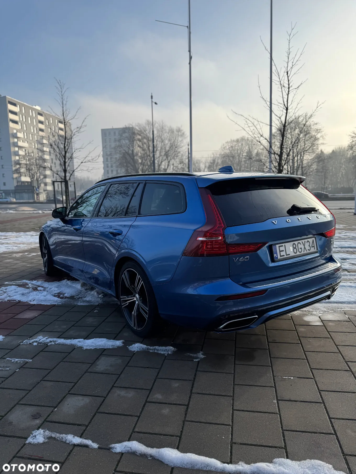 Volvo V60 D4 R-Design - 2