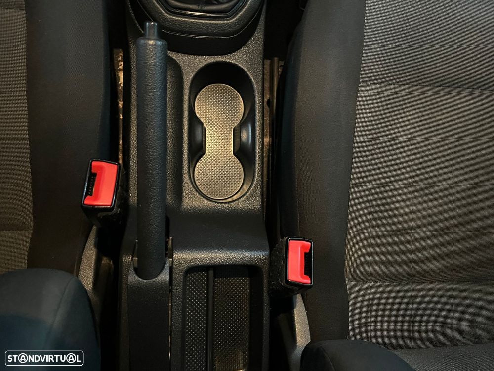VW Caddy Outro - 30