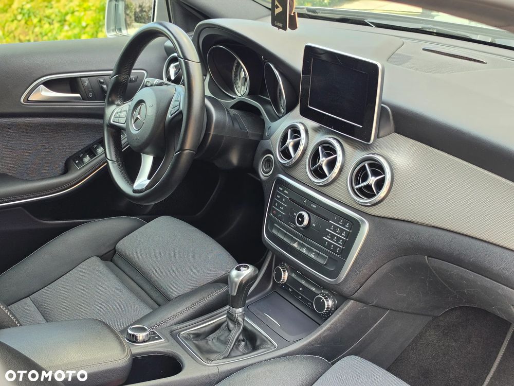 Mercedes-Benz GLA 200 d Activity Edition - 33