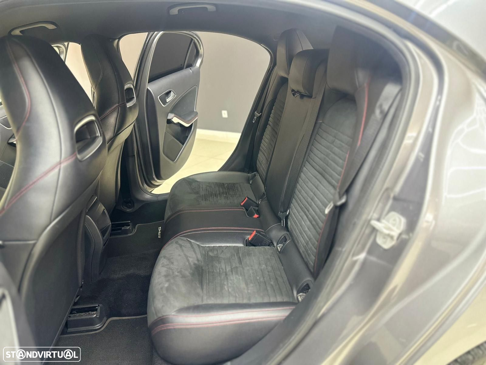 Mercedes-Benz A 180 AMG Line - 17