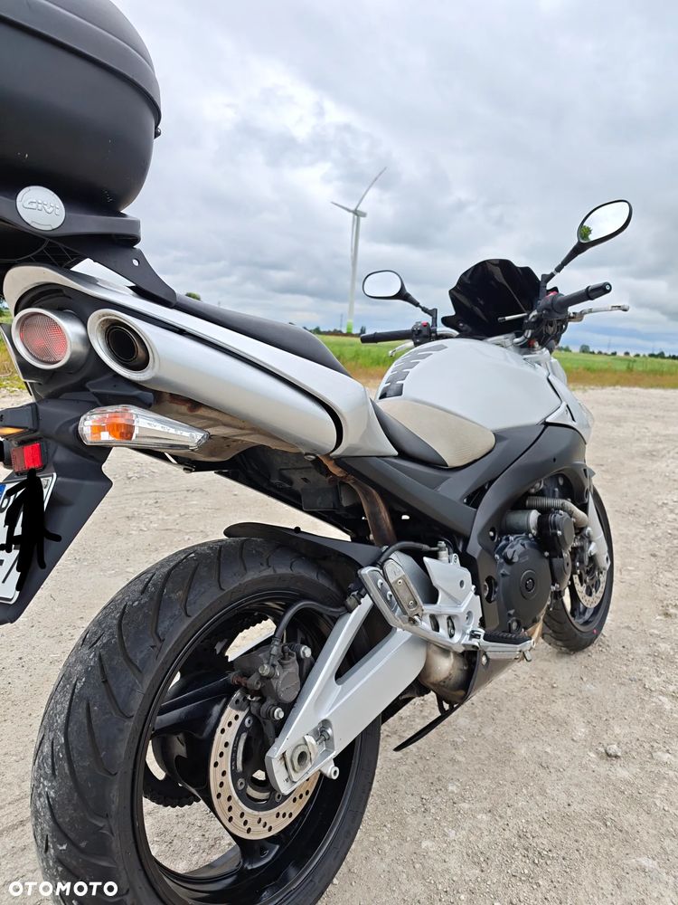 Suzuki GSR - 9