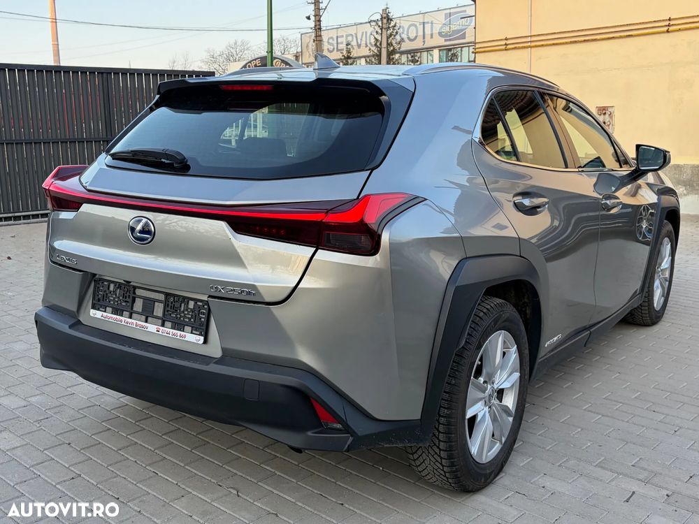 Lexus UX 250h Business Edition - 3