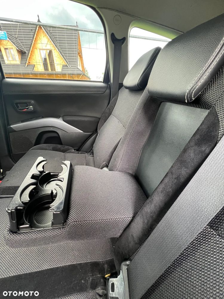 Mitsubishi Outlander - 14