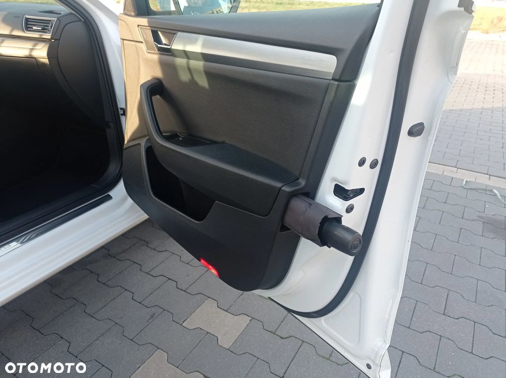 Skoda Superb 2.0 TDI Style - 28