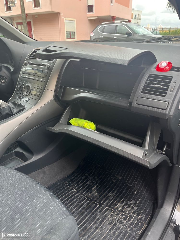 Toyota Auris 1.4 D-4D - 17