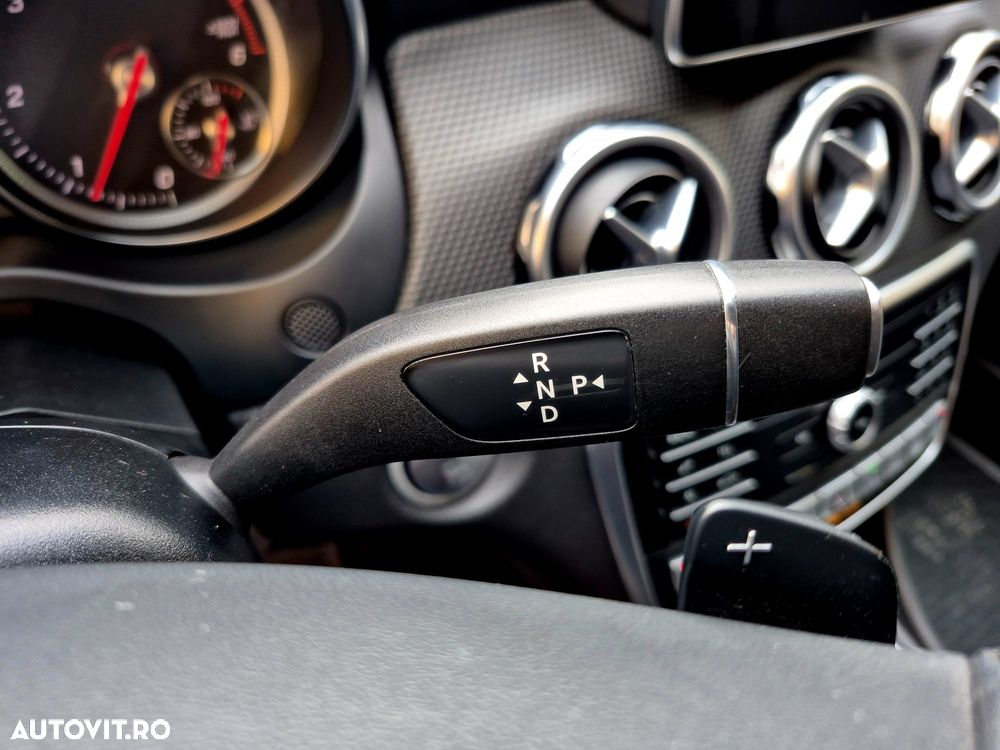 Mercedes-Benz GLA 200 d 4MATIC Aut. - 12