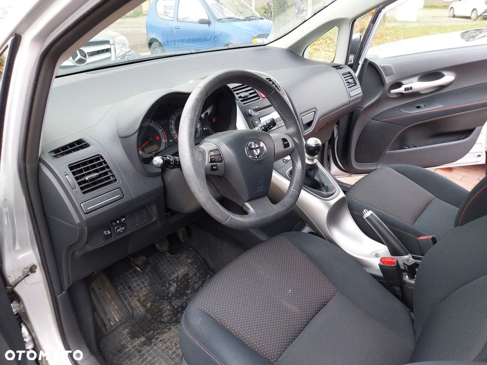 Toyota Auris 1.4 D-4D Luna - 13