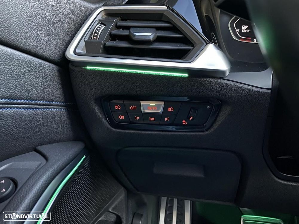 BMW 320 d Pack Desportivo M Auto - 52
