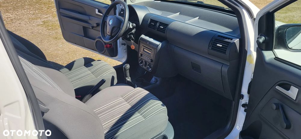 Volkswagen Fox - 12