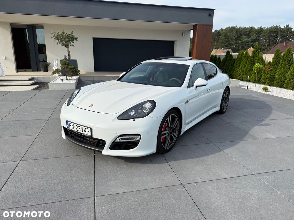 Porsche Panamera GTS - 4
