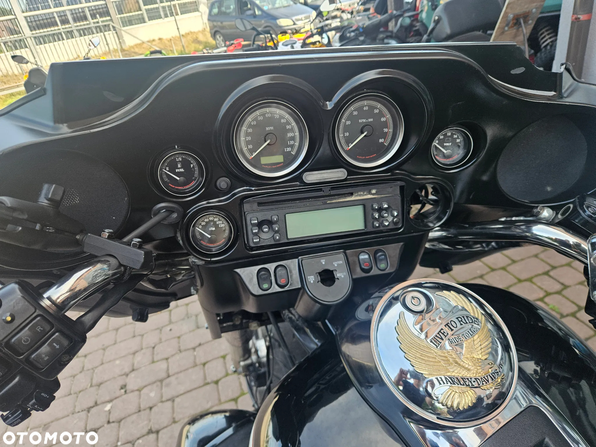 Harley-Davidson FLH Electra Glide - 13