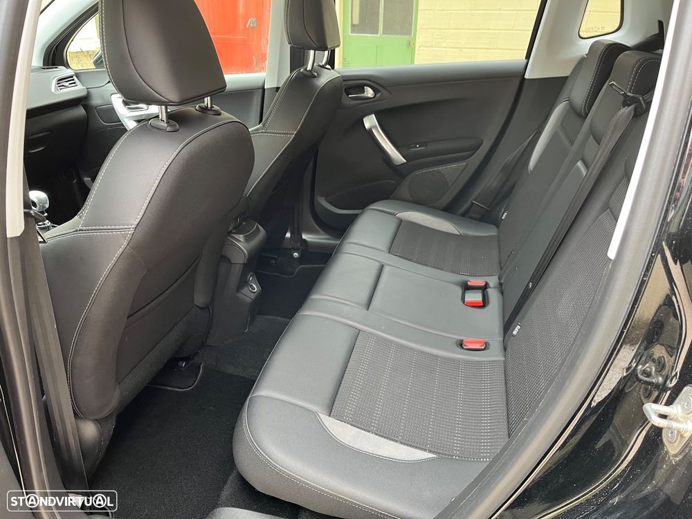 Peugeot 2008 PureTech 110 Stop&Start Allure - 4