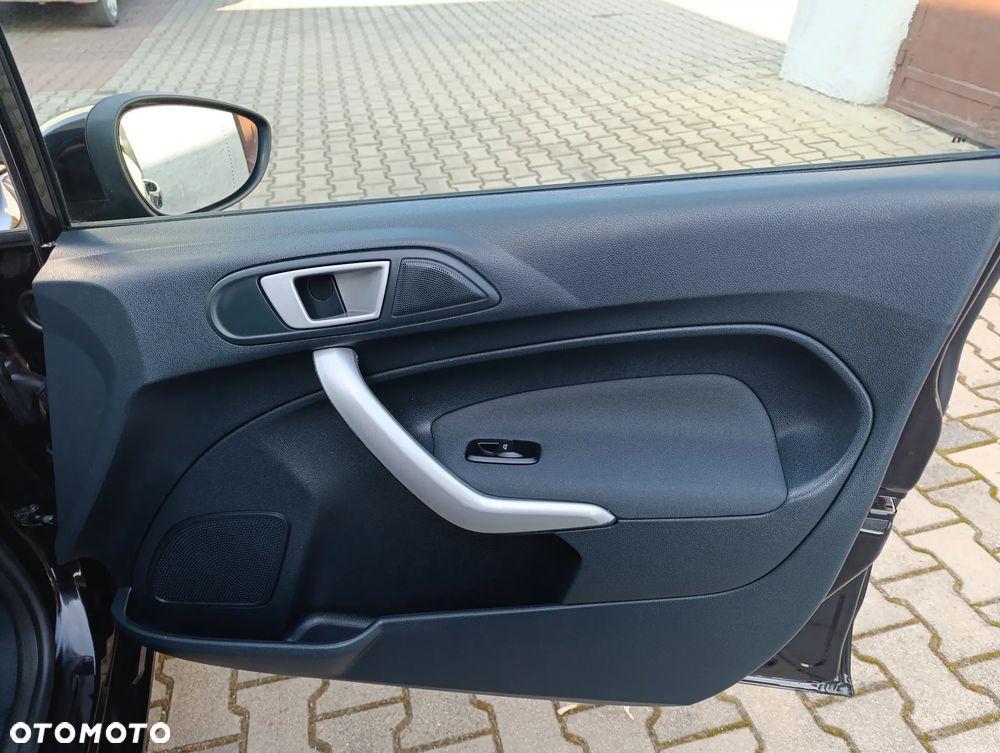 Ford Fiesta 1.25 Celebration - 11