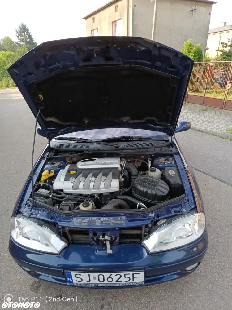 Renault Megane 2.0i - 8
