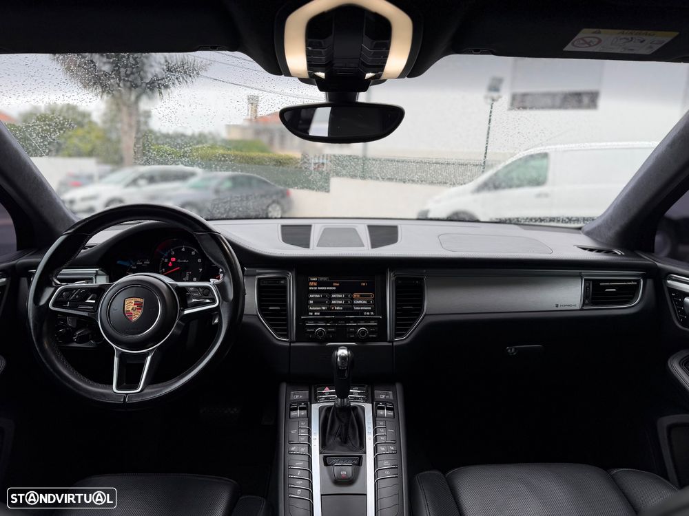 Porsche Macan Turbo - 23