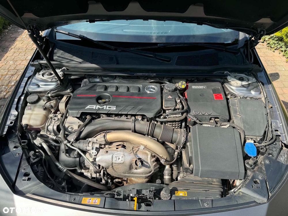 Mercedes-Benz CLA - 12