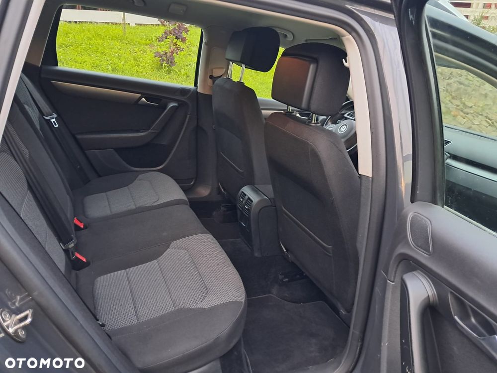 Volkswagen Passat - 8