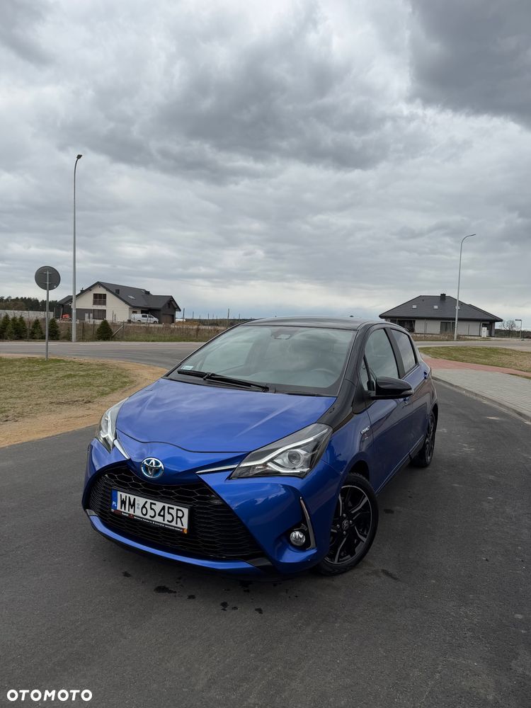 Toyota Yaris Hybrid 100 Selection - 1