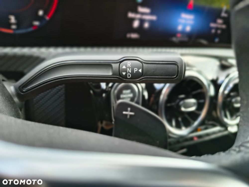 Mercedes-Benz CLA 180 7G-DCT - 29