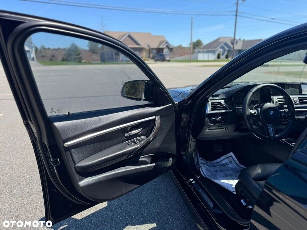 BMW Seria 3 330i M Sport - 10