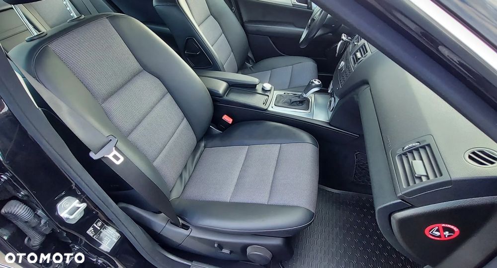 Mercedes-Benz Klasa C 200 CGI Automatik BlueEFFICIENCY Avantgarde - 29