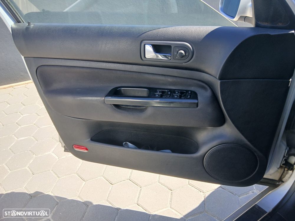 VW Golf 1.9 TDi Highline - 17