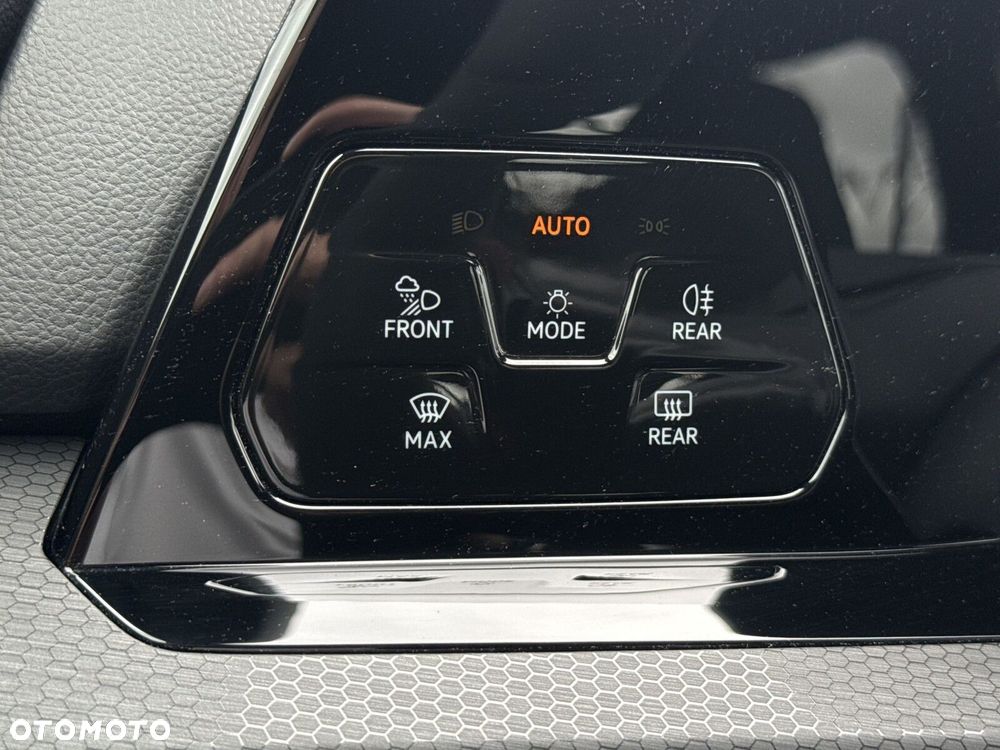 Volkswagen Golf - 20