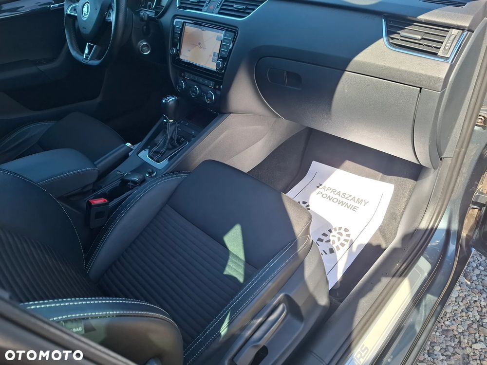 Skoda Octavia 2.0 TDI DSG RS - 25
