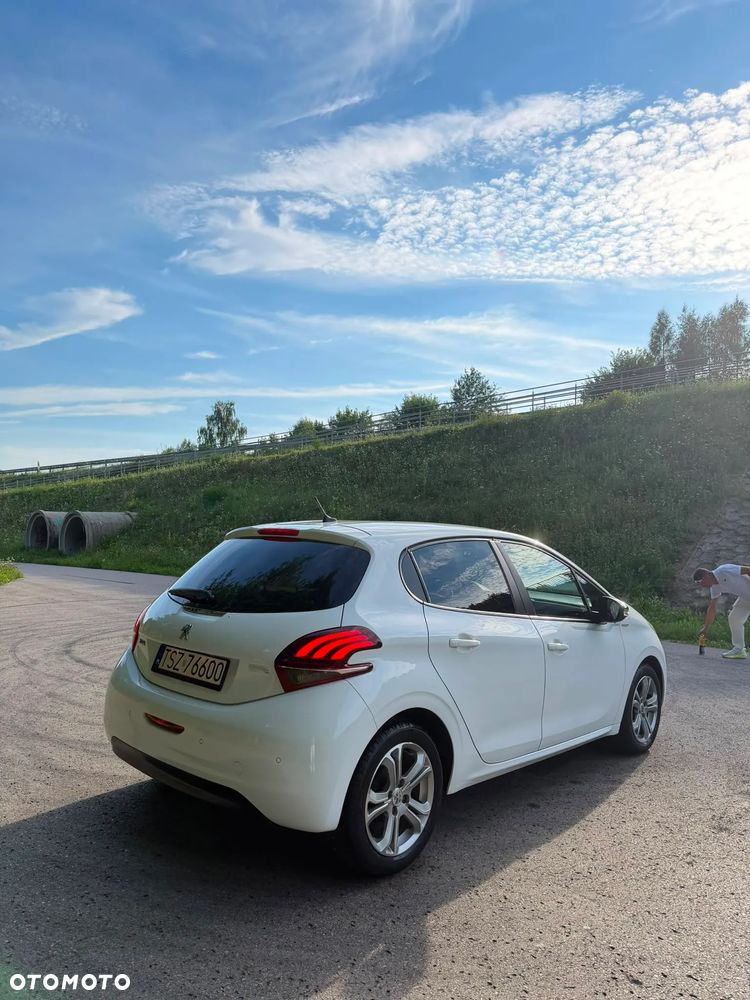 Peugeot 208 1.2 PureTech GPF Signature S&S - 3