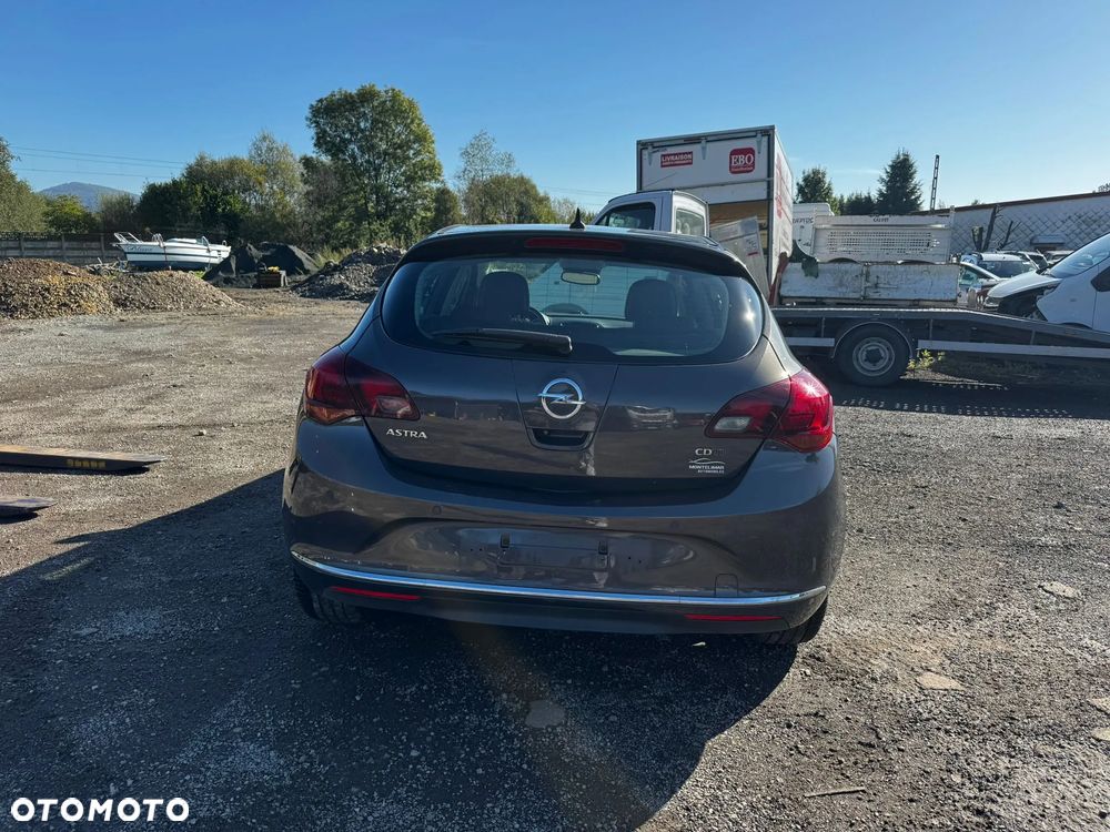 Opel Astra IV 1.6 CDTI Cosmo - 18