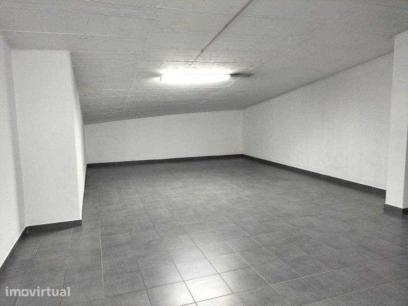 T2 Malvarosa Alverca com Terraço e Box para 6 Carros - Grande imagem: 2/12