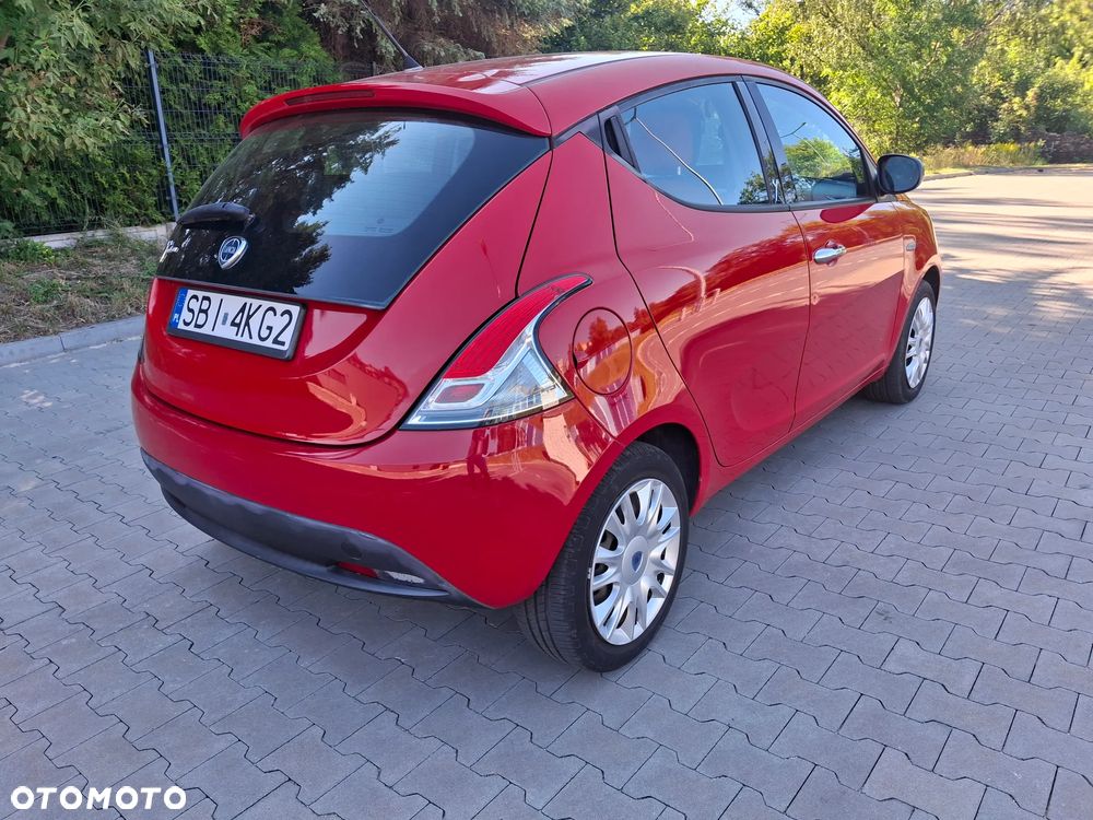 Lancia Ypsilon - 5