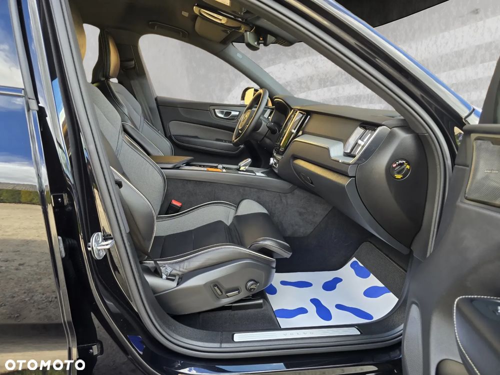 Volvo XC 60 B5 B AWD Plus Black Edition - 21