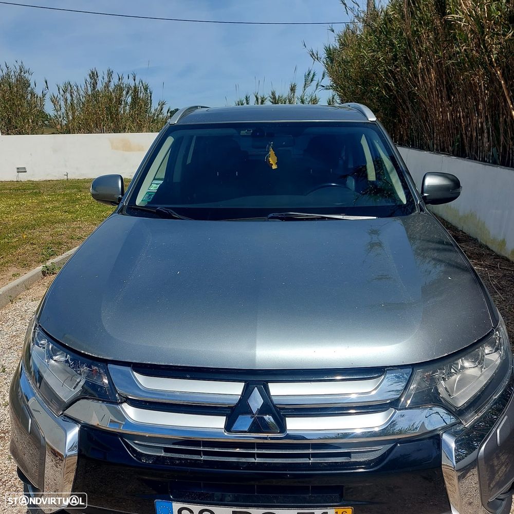 Mitsubishi Outlander 2.2 DI-D Instyle Navi - 2