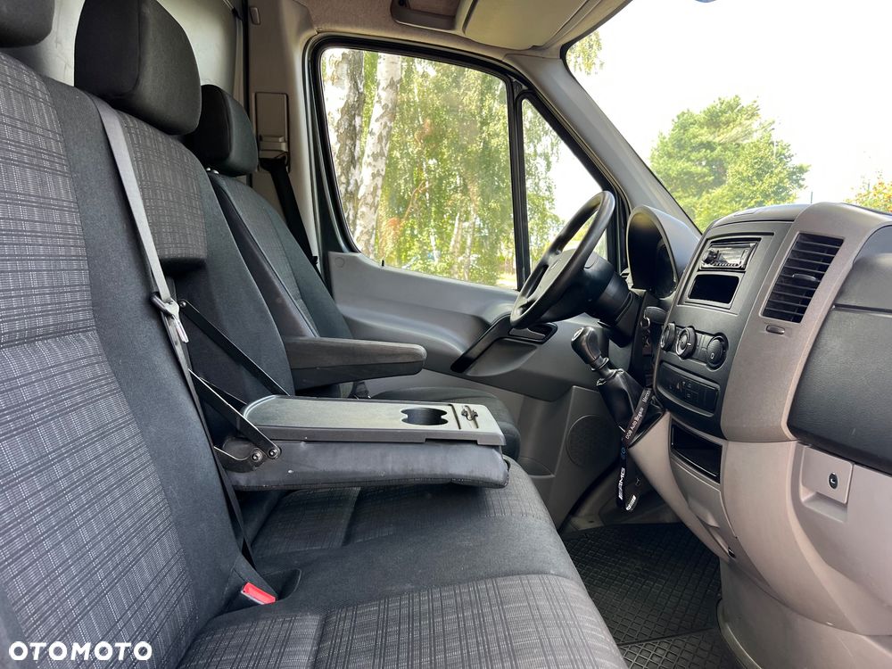 Mercedes-Benz Sprinter - 11