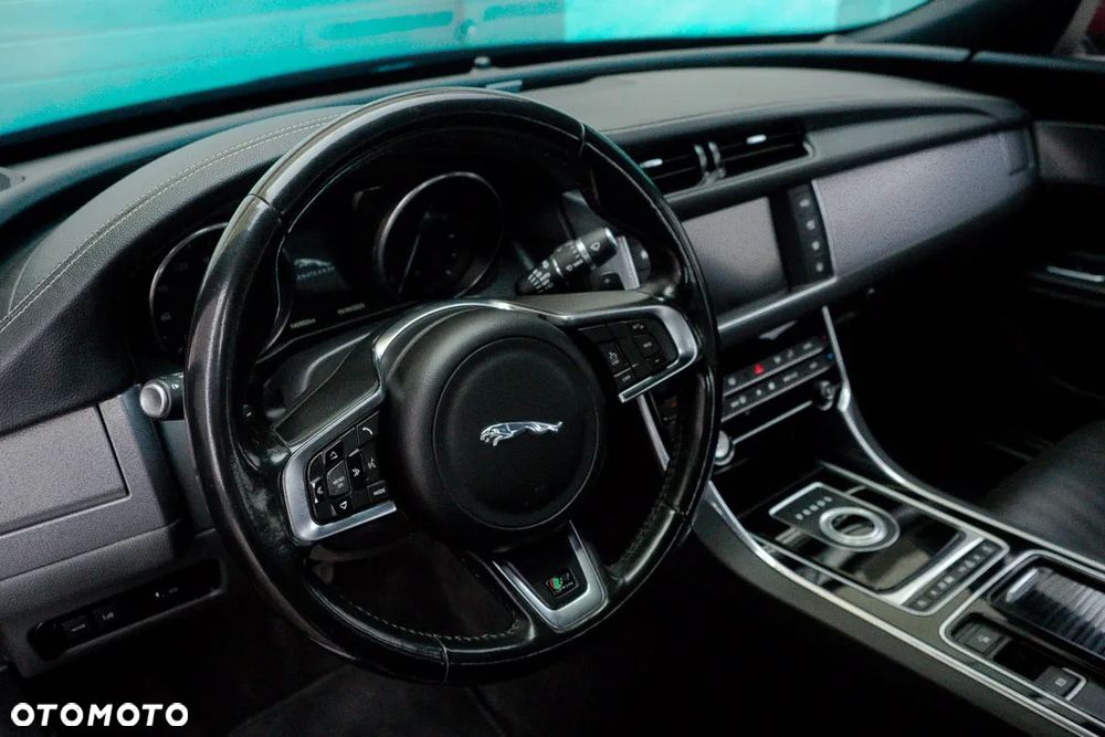 Jaguar XF 2.0 i4D R-Sport - 12