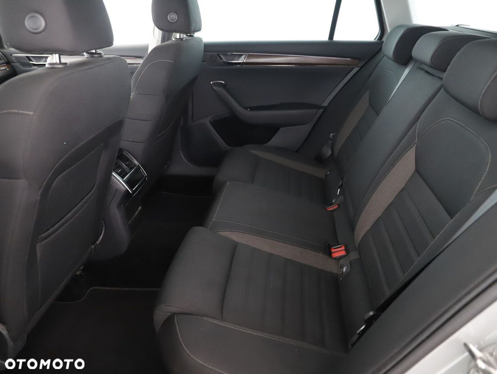 Skoda Superb 2.0 TDI SCR 4x4 Scout DSG - 12