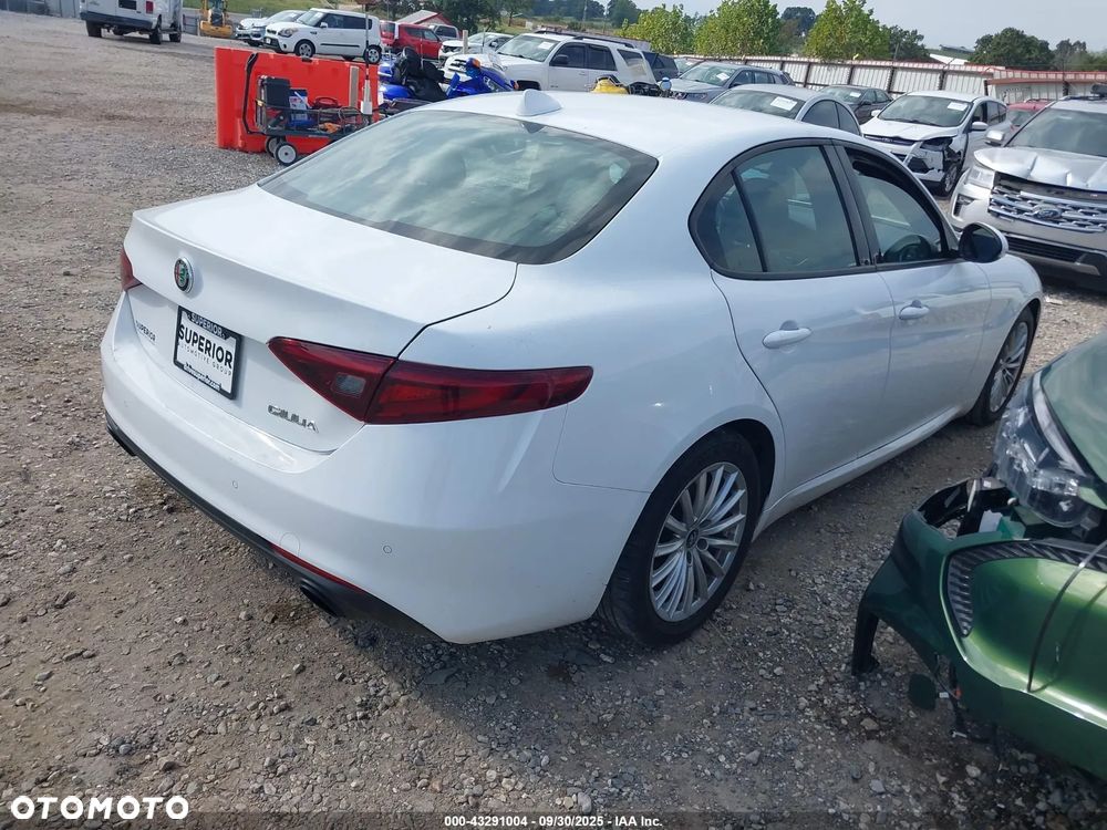 Alfa Romeo Giulia - 8