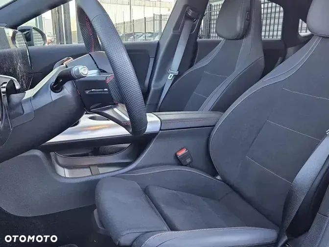 Mercedes-Benz CLA - 6