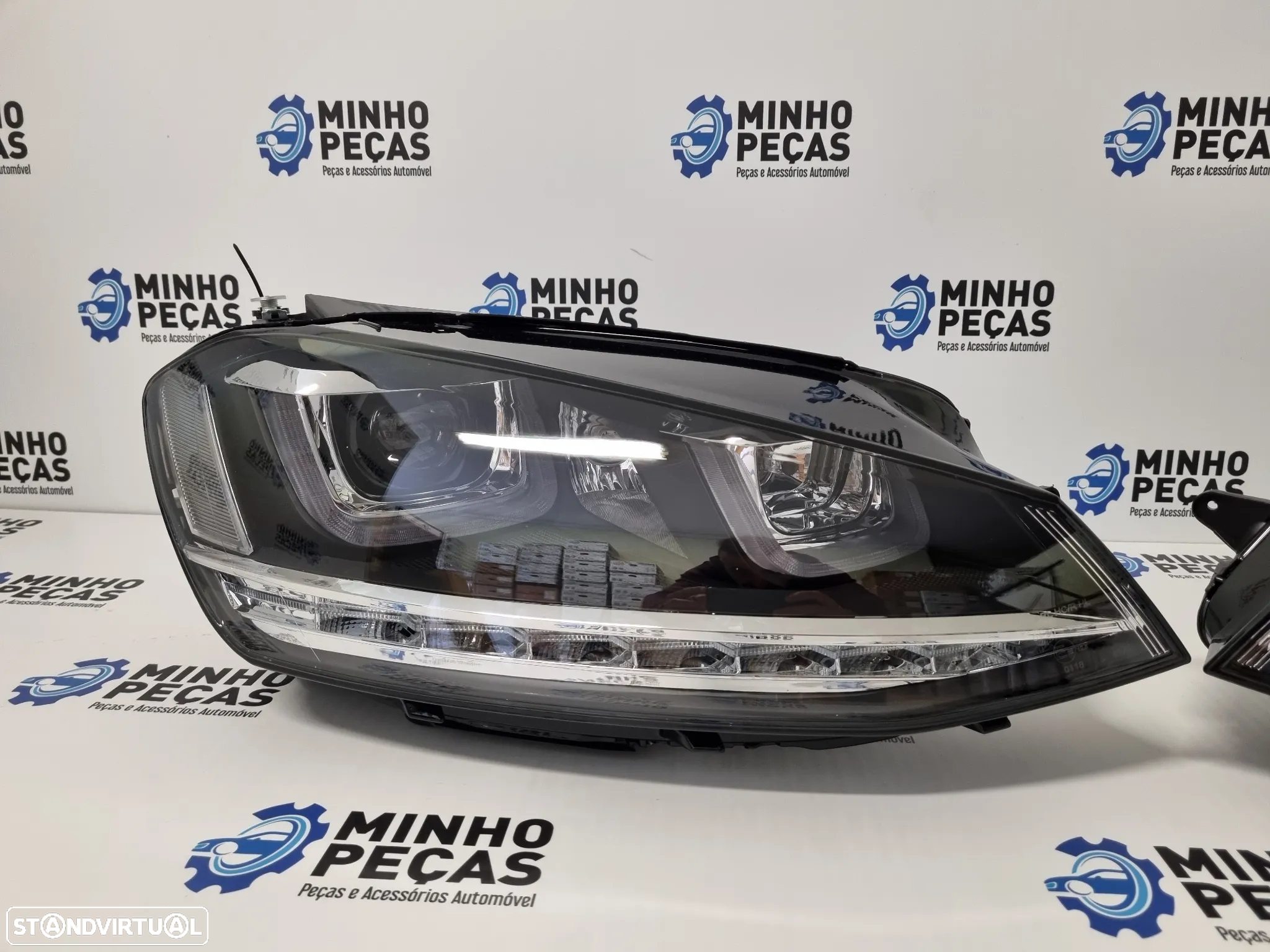 Faróis Golf 7 RED (R20) GTI Look LED (Risca Cinza) - 5